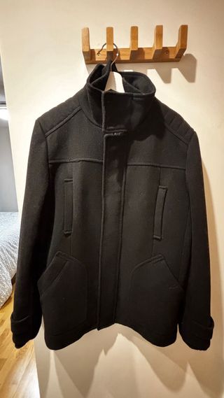 Abrigo Bershka Negro Talla M