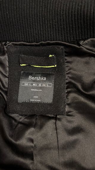 Abrigo Bershka Negro Talla M