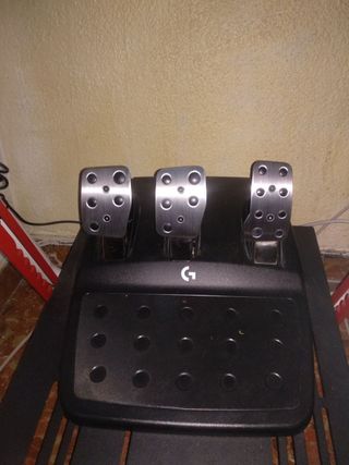 Volante Logitech G923 PS5/PS4/PC + Pedales.