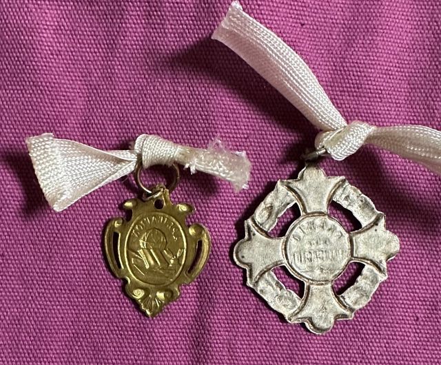 2 Antiguas Medallas Escolares Premio Aplicación