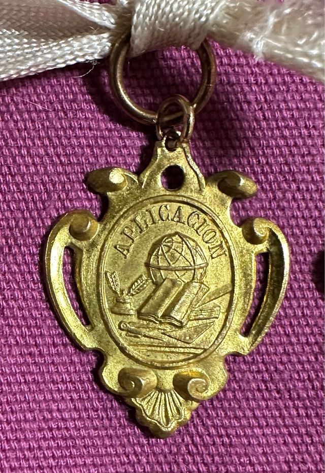 2 Antiguas Medallas Escolares Premio Aplicación