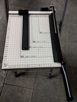 Guillotina de papel para corte preciso