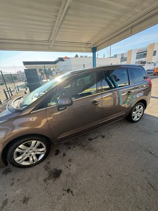 Peugeot 5008 2015