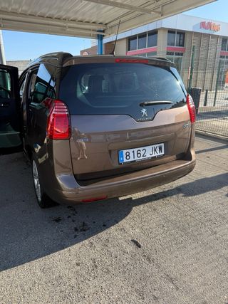 Peugeot 5008 2015