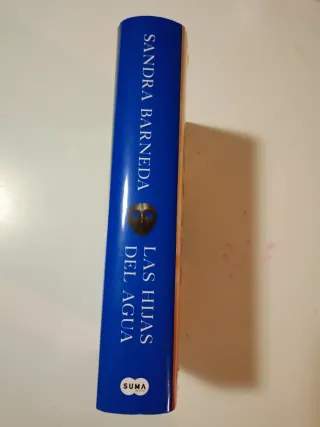 Libro : "Las hijas del agua / The Water's Daughter