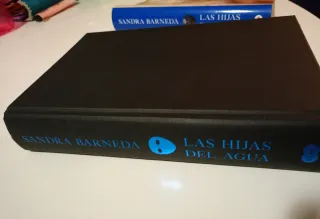 Libro : "Las hijas del agua / The Water's Daughter