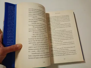 Libro : "Las hijas del agua / The Water's Daughter