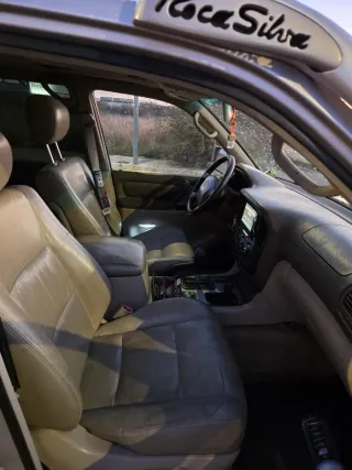 Toyota Land Cruiser 100