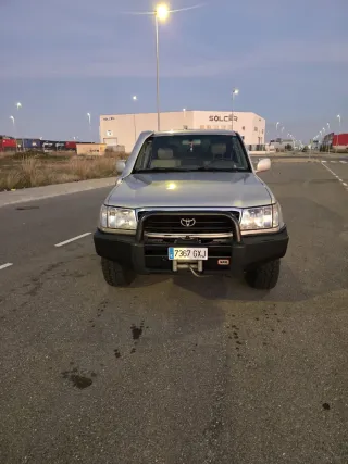 Toyota Land Cruiser 100