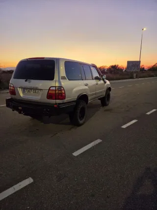 Toyota Land Cruiser 100
