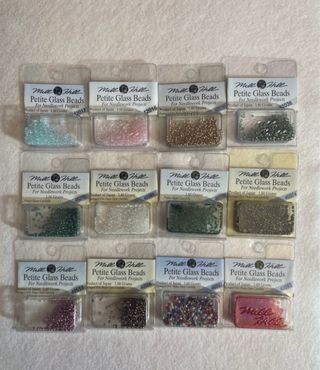 Lote 4.... Mill Hill Petite Glass Beads