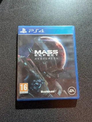 PS4 + 2 Mandos y 6 Juegos. Fotos sólo interesados!