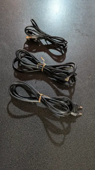 PS4 + 2 Mandos y 6 Juegos. Fotos sólo interesados!