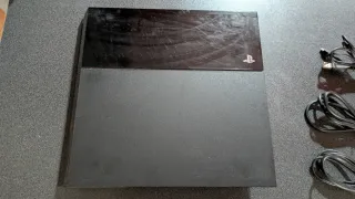 PS4 + 2 Mandos y 6 Juegos. Fotos sólo interesados!