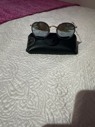Gafas de sol Ray-Ban azules y doradas