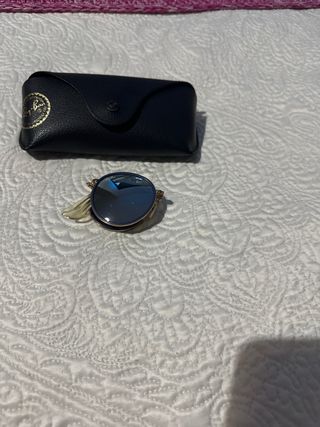 Gafas de sol Ray-Ban azules y doradas