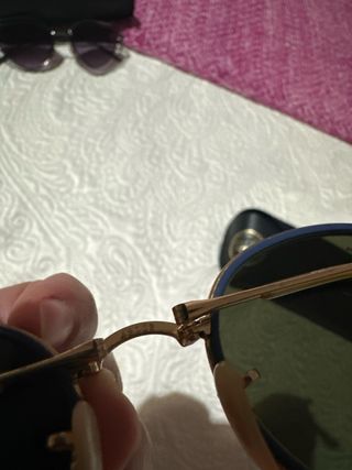 Gafas de sol Ray-Ban azules y doradas
