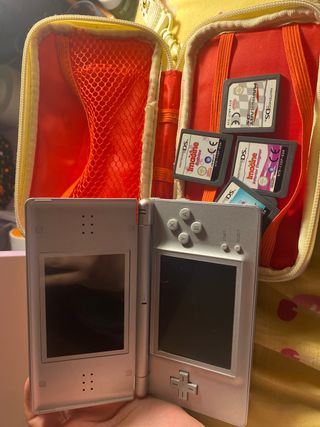 Nintendo DS Plata con Juegos como nueva
