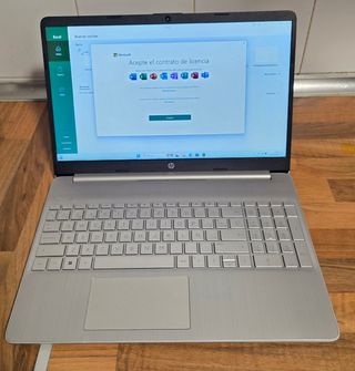 Ordenador portátil HP i3 ONCEAVA GENERACIÓN, 8RAM