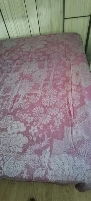 Colcha antigua diseño floral y dragón Mide 230x200