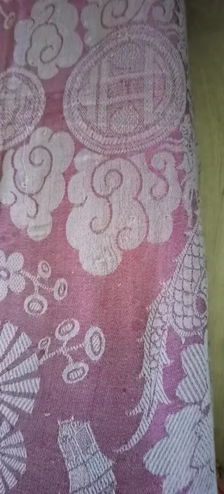 Colcha antigua diseño floral y dragón Mide 230x200