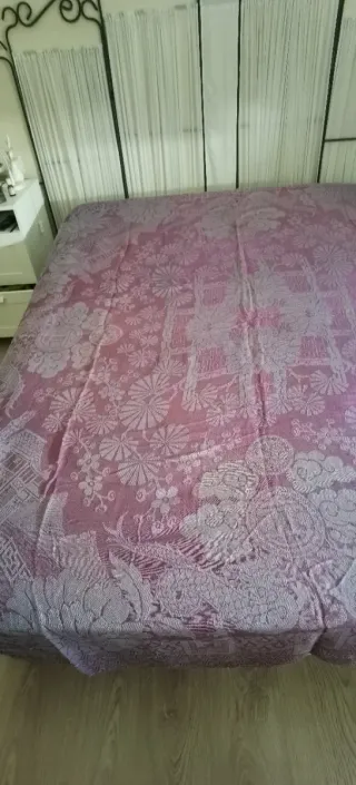 Colcha antigua diseño floral y dragón Mide 230x200