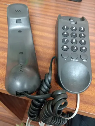 Teléfono fijo antiguo pequeño