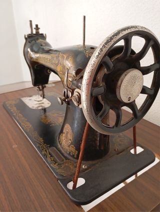 Máquina de coser Singer antigua