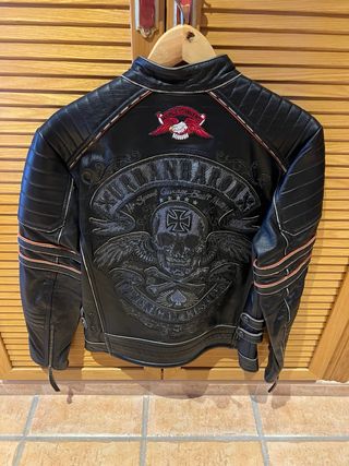 Chaqueta Cuero  Negra con parches bordados