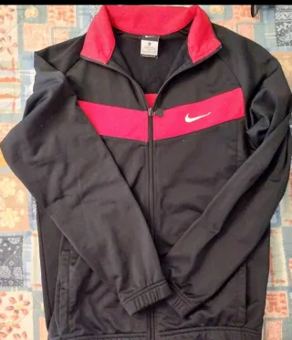 Felpa Nike nera e rossa