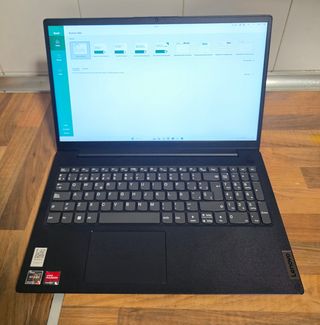 Ordenador portátil Lenovo AMD RYZEN 3 5300U, 8RAM