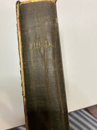 La santa biblia que contiene los sagrados libros