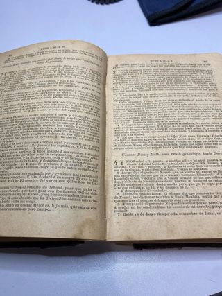 La santa biblia que contiene los sagrados libros