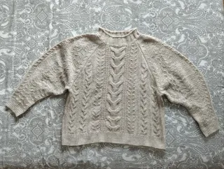 Jersey beige de punto trenzado