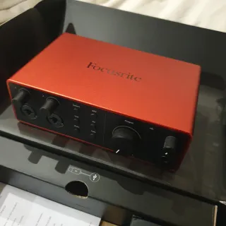 Focusrite Scarlett 4i4 4ª Geração