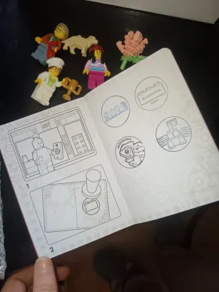Lote LEGO: Personajes, perro, flor, pasaporte