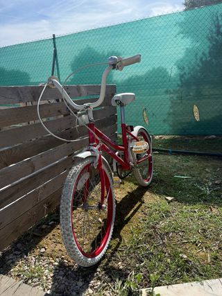 Bicicleta infantil roja 7-10 años
