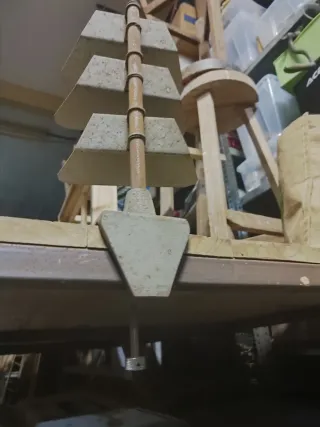 Antiguo soporte expositor metálico