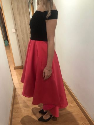 Vestido fiesta cuerpo negro falda roja