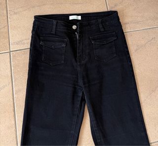 Pantalón negro campana