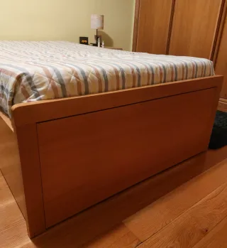 Cama de solteiro com arrumação