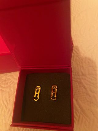 Pendientes CH dorados sin estrenar