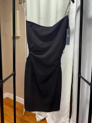 Vestido fiesta negro con tirante pedrería