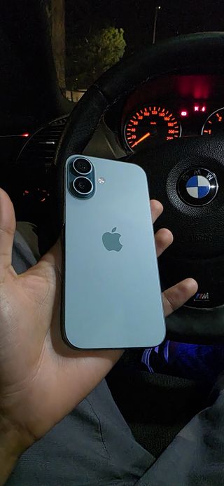 iPhone 16 128GB verde azulado