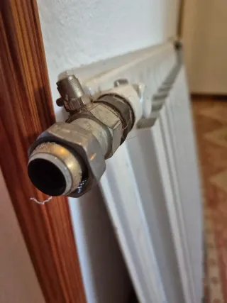 Radiadores de metal blancos