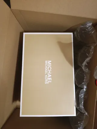 Zapatillas Michael Kors Beige y Blancas