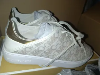 Zapatillas Michael Kors Beige y Blancas