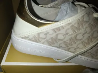 Zapatillas Michael Kors Beige y Blancas