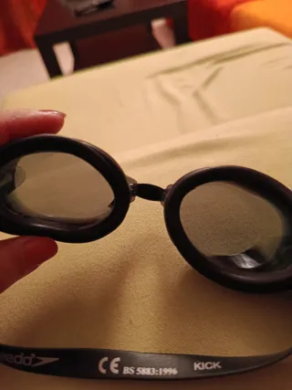 Lote:aletas de natación,gafas Speedo, balón fútbol