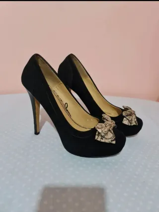 Zapatos tacón negros lazo serpiente T40